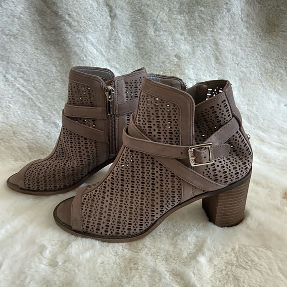Vince Camuto open toe booties size 6 - Picture 3 of 5